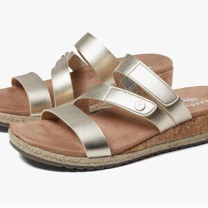 Skechers x Martha Stewart - Breezie Shiny Luster Sandals- Size 9